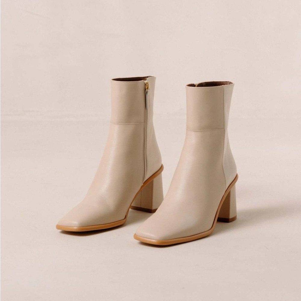 ALOHAS Cream Heeled Boots